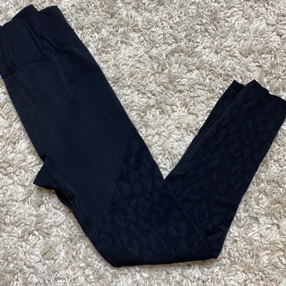 Fabletics seamless see through leopard leggings M